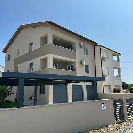 Lux Blue Sky Apartment